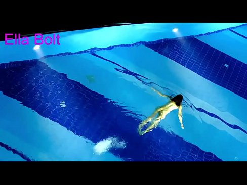 ❤️ 나는 보는 것을 멈출 수 없다, 젊은 금발이 ELLA BOLT 리조트 수영장에서 누드로 수영하다 적발 ☑ 포르노 vk 포르노에서 ko.xxxdeutschepornos.ru ️❤